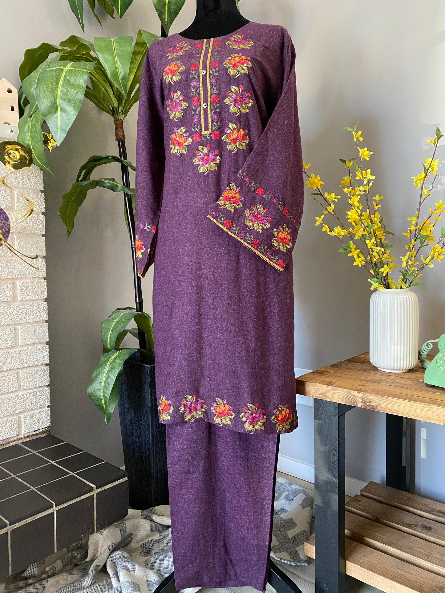Embroidered Woolen Marina 2-piece PURPLE