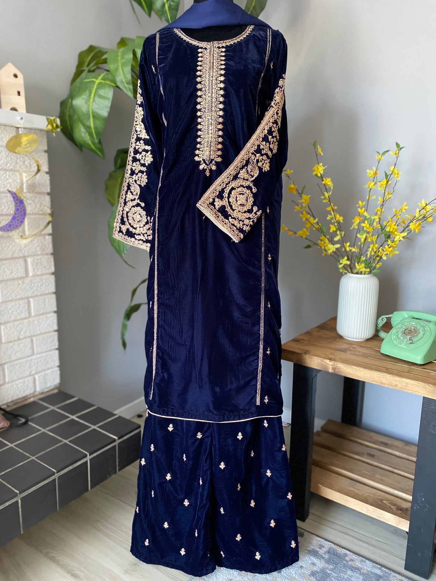 Embroidered Velvet 3-piece NAVY BLUE