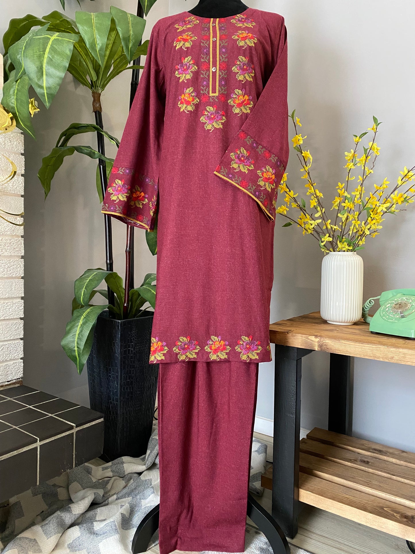 Embroidered Woolen Marina 2-piece MAROON
